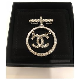 Chanel-Silver Chanel CC brooch with rhinestones .-Silvery