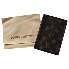 Louis Vuitton-Porte-passeport toile monogram.-Marron foncé