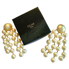 Céline-Earrings-Eggshell