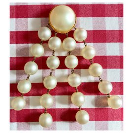 Céline-Earrings-Eggshell