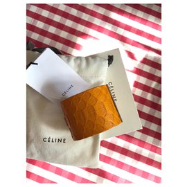 Céline-minimal-Yellow