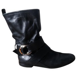 Gucci-Gucci buckled ankle boots with bamboo ring in black leather-Black