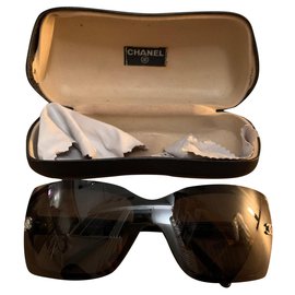 Chanel-Des lunettes de soleil-Noir