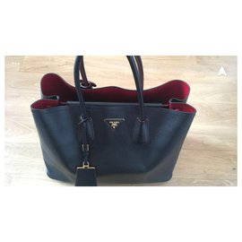 Prada-lined Saffiano lined Leather Bag-Black,Red