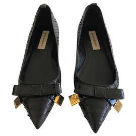 Burberry Python skin flats Black