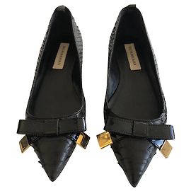 Burberry Python Skin Flats Schwarz