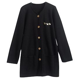 Vintage Woll-Cardi-Mantel aus strukturiertem Strick. Goldene Schmuckknöpfe und Brosche. Schwarz Golden