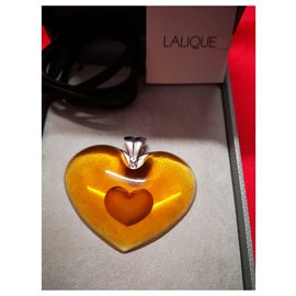 Lalique-Coeur tendre XXL ambre de chez Lalique-Orange