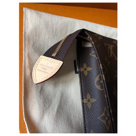 Louis Vuitton-Articoli da toeletta LV 26-Marrone