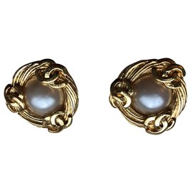 Chanel-Vintage Chanel gold tone faux pearl CC clip-on earrings-Golden