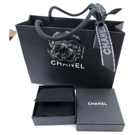 Chanel-Alfinetes e broches-Outro