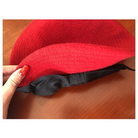 Chanel-cappelli-Rosso