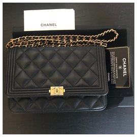 Chanel-Portafogli Chanel Boys su borsa a catena-Nero
