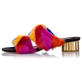 Salvatore Ferragamo Ferragamo Multi Two-Banded Flower Heel Pelz Sandale Mehrfarben