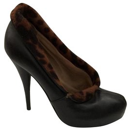 Fendi-Bombas vintage Fendi com estampa de leopardo-Preto,Estampa de leopardo