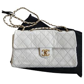 Chanel Bolsa de aba clássica Creme