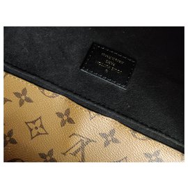 Louis Vuitton-Metis Revers-Braun