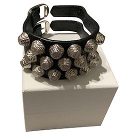 Bracciale rigido Balenciaga in pelle nera con borchie argento Nero Argento