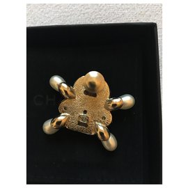 Chanel-Pins e spille-D'oro