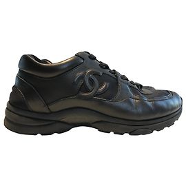 Chanel black leather sneakers , Classic model, in size 40 Hazelnut