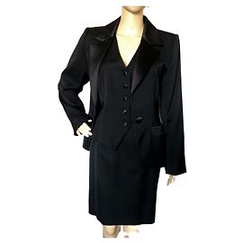 Yves Saint Laurent Terno de saia Preto
