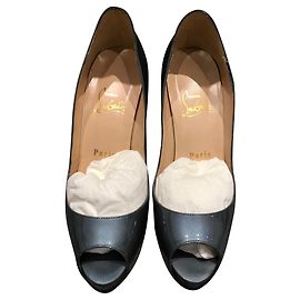 Christian Louboutin Very Prive Pumps Grau Lackleder 36 Grau