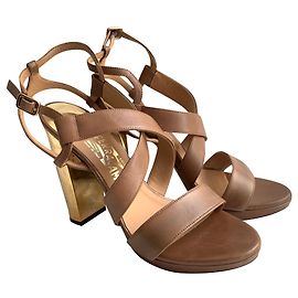 Salvatore Ferragamo Ledersandalenschuhe Kastanie