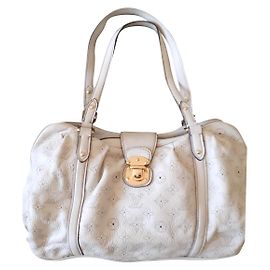 Sac à main Louis Vuitton Mahina en cuir beige Beige