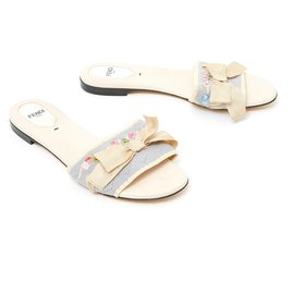 Fendi-SKY BLUE RIBBON EU38-Cream,Light blue