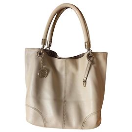 Flair francese di Lancel Beige