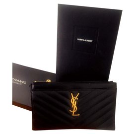 Clutch Yves Saint Laurent em couro acolchoado preto Preto