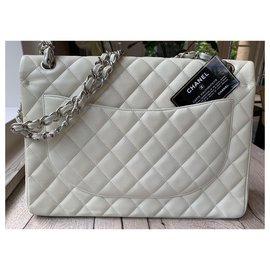 Chanel-Borsa a patta maxi foderata Chanel in pelle caviale bianco crema-Bianco