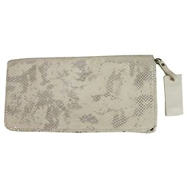 Kenneth Cole Grau Silber Shine Snakeskin Leder Flap Top Clutch Bag Handtasche Grau