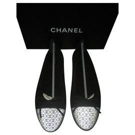 Chanel-Hermosas bailarinas con logo 3D-Negro,Blanco