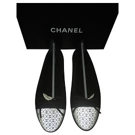 Chanel Bellissime ballerine con logo 3D Nero Bianco