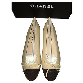 Superb classic Chanel ballet flats Black Beige