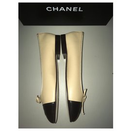 Chanel-Excelentes sapatilhas Chanel clássicas-Preto,Bege
