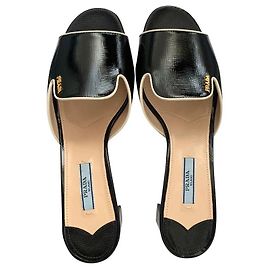 Slides / mulas Prada novíssimos em couro envernizado Preto