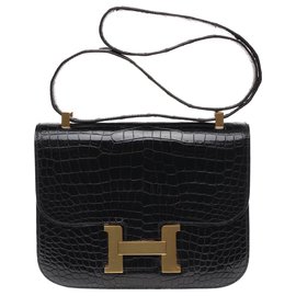 Hermès-Außergewöhnliche Hermès Constance 23 im schwarzen Porosus-Krokodil, vergoldete Metallverkleidung-Schwarz