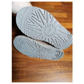 Ugg-Classic-Beige