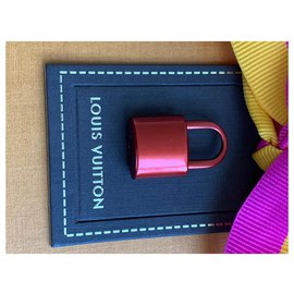 Louis Vuitton-Encantos de saco-Vermelho