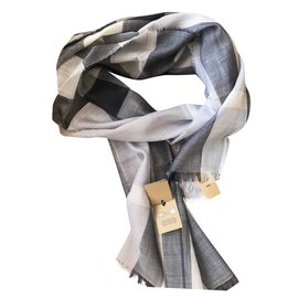 Burberry-Burbbery scarf brand new-Grey