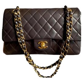 Chanel-Bolso de solapa clásico de piel de cordero marrón chocolate Chanel raro e intemporal-Castaño