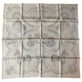 Hermès Lenços de seda Creme