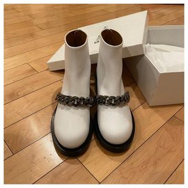 Givenchy-iconic chain boots-White