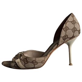 Gucci Tacones Beige