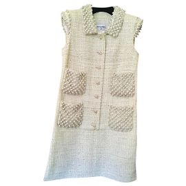Chanel Edición limitada Beige