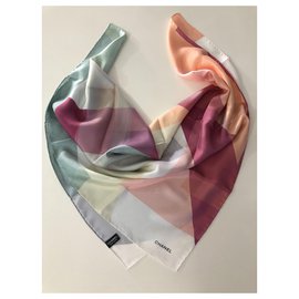 Chanel-Foulard en pure soie CHANEL-Multicolore