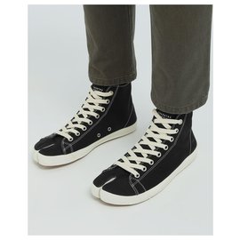 Maison Martin Margiela-High top Tabi sneakers-Black