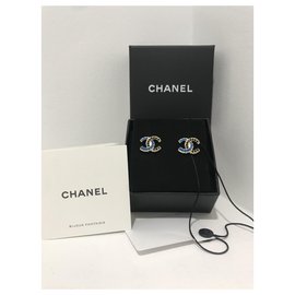 Chanel-Brincos novos Chanel CC , em metal dourado com strass azuis e pretos-Dourado